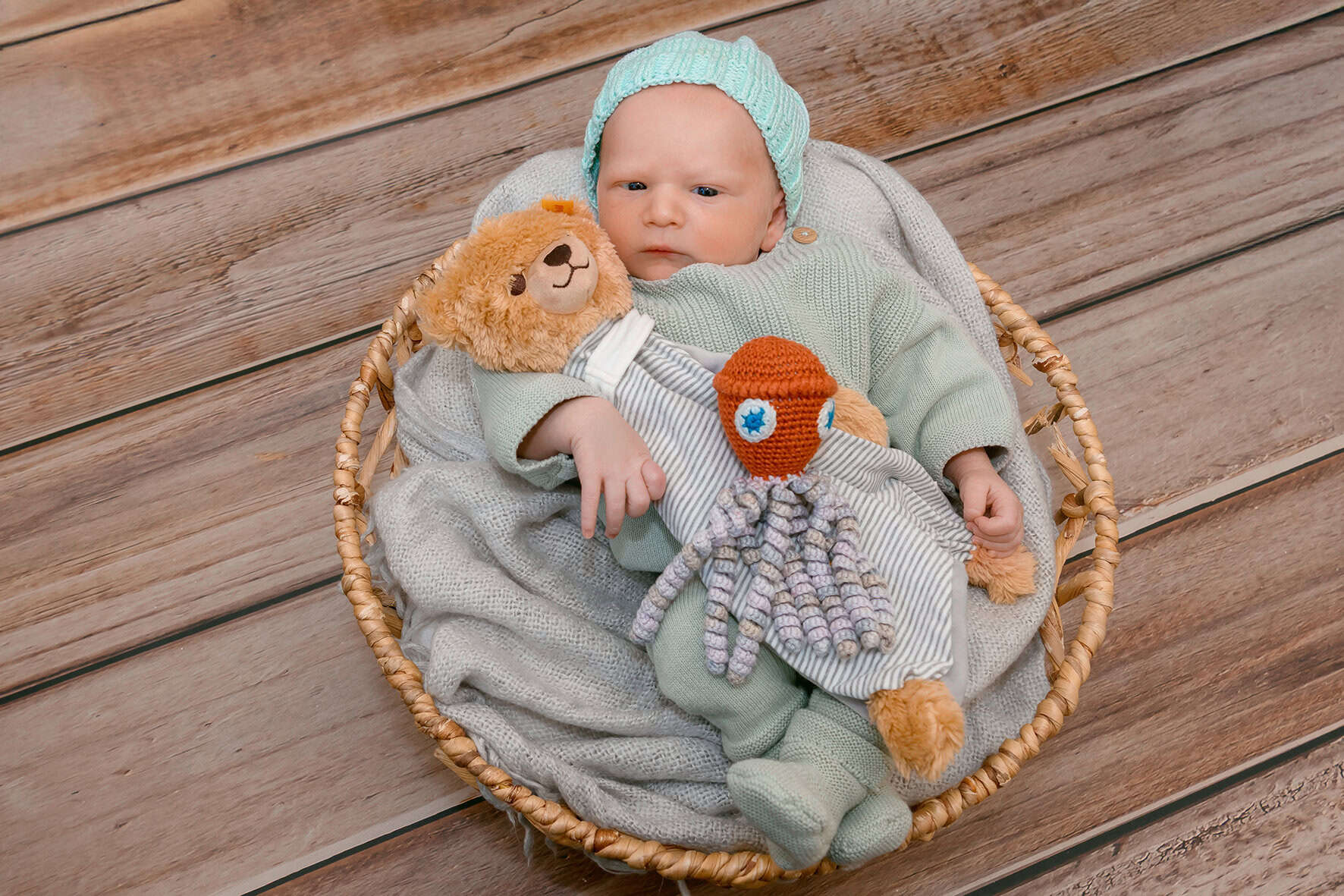 260322 Ilai Aidan BG